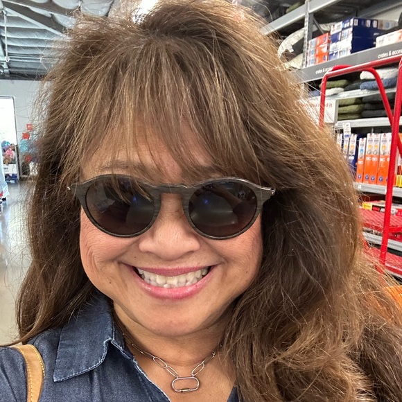 Meet your Posher, Phyllis - Picture 3 of 3